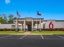 Motel 6-Henderson, TX, room in Henderson