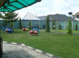 Room in Lodge - Mckay Resort Suites, B&B in Port Harcourt