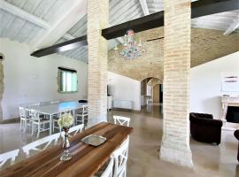 Lovely apartment in Papiano with Barbeque, hotel em Casalina