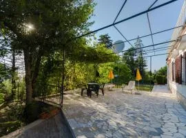 Apartment Maestral near the Beach
