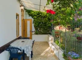 Apartment Maestral near the Beach