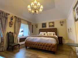 Clan Young Suite Apartment-LUXURY CENTRAL GETAWAY!!, hotel di Berwick-Upon-Tweed