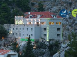 Hotel Villa Dvor, hótel í Omiš