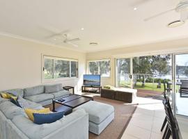 Wangi Lakehouse, מלון בWangi Wangi