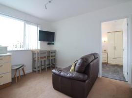 Ocean Breeze, vacation home in Holywell Bay