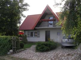 Domek pod Klonami na Mazurach, rumah liburan di Guty