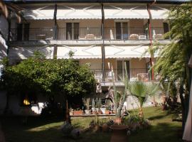 Studios Rosa, hotel with parking in Agia Paraskevi
