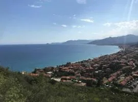 Casa indipendente su due livelli in Liguria-vista mare 6-7 Posti