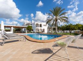 Villa Can Vicent, hotel with jacuzzis in San Antonio