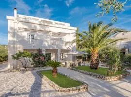 Villa Bella with pool