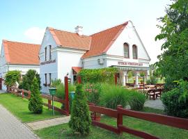 Nyerges Vendégfogadó: Hegykő şehrinde bir Oda ve Kahvaltı