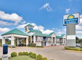 Days Inn & Suites by Wyndham Bentonville, motel v mestu Bentonville