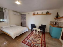 Cute guest room – obiekty na wynajem sezonowy w mieście Kefar Weradim