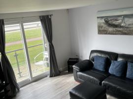 Beach Front Ground Floor Apartment, hotel in Llanelli