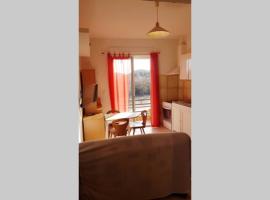 Joli Appartement, terrasse plein sud, vacation rental in Roquebrun