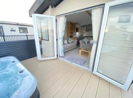 Waggy Tails - Hot Tub - Pet Friendly, hotell med jacuzzi i South Cerney