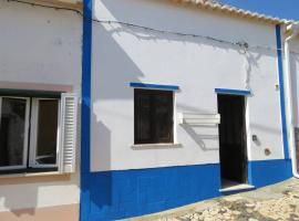 Casinha de Aldeia no coração da Costa Vicentina, hotel in Vila do Bispo