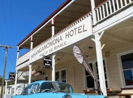 Whangamomona Hotel, отель в городе Стратфорд