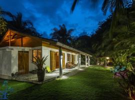 Our Beachfront Bungalow, cabaña o casa de campo en Punta Uva