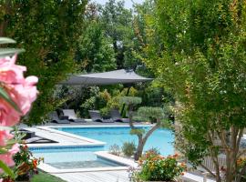 Le Bouquet de l Aromate, hotel v destinaci Joucas