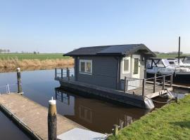 Waterhut 2 Aduarderzijl, lodge in Feerwerd