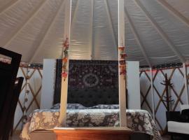 Yurt, romântico e luxuoso, natureza e cachoeiras, луксозна палатка в Жакутинга