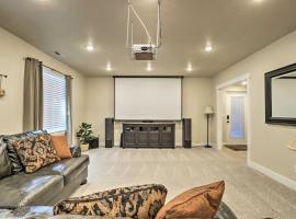 Contemporary Home with Grill Near Utah Lake!, apartment in Saratoga Springs