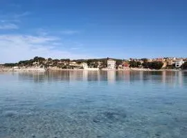 Joli studio les pieds dans l eau avec place de Parking gratuite