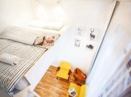 The Tiny Space 6m2 with private bathroom in the hallway – hotel w mieście Sopot