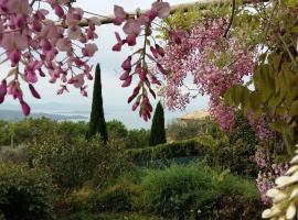 Villa La Moraiola, apartment in Passignano sul Trasimeno