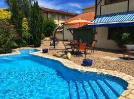 Gite Les Pignons, hotel with parking in Roquebrune