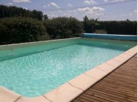 Maison 3 étoiles avec piscine et jacuzzi extérieur près de Sarlat, vacation rental in Saint-Vincent-le-Paluel