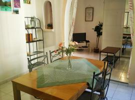 GITE AU COEUR DES GORGES DU VERDON, hotel v destinaci Quinson