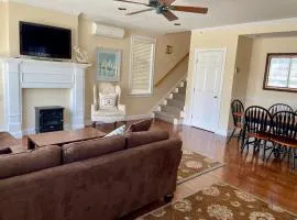 Modern Cottage Downtown NPT-Waites Wharf Cottage RE05618-STR
