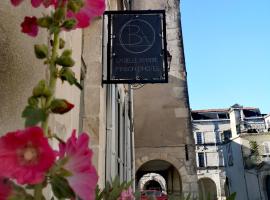 La Belle Amarre-Bed and Breakfast-Maison d'Hôtes, guest house in La Rochelle