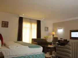 Grand Pela Hotel & Suites