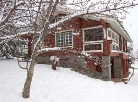 Chalet de Llivia, cottage in Estavar