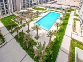 A Luxury Aprt 2 bedrooms Balcony with wonderful view Mall access hi speed WIFI Beach access & much more for Family Only