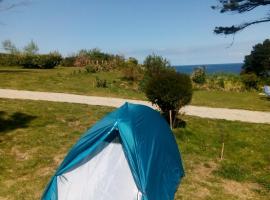 Dortoire en tente individuelle – dom przy plaży w mieście Saint-Efflam