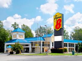 Super 8 by Wyndham Ruther Glen Kings Dominion Area, motel in Ruther Glen
