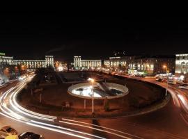 Квартира около станции метро с балконами, hotel in Yerevan