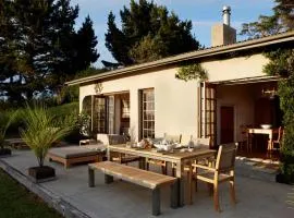 Hiwi at Tahi - luxury bungalow with seaviews