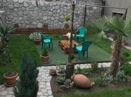 Dreamland Guest House, hotel with parking in Telavi