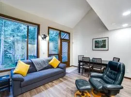 Snowater Condo Story Condo - Sleeps 4 - Close to Community Amenities