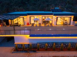 Corleone - Modern Villa with Jacuzzi in Kalkan, hotel berdekatan Saklikent National Park, Kaş