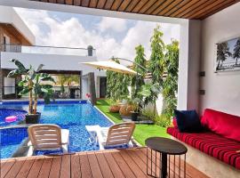 G R A N D C H A L E T, hotel v destinaci Salalah