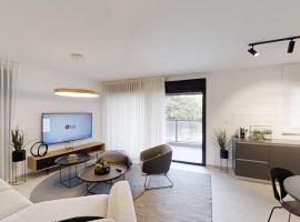 Luxury 3&4 Bedroom new apartments - close to the Beach & Bahai Gardens, vacation rental in Haifa
