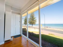 Brighton Beachfront Sanctuary, apartment in Brighton