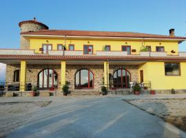Golden House Cheravanna Da Marco, hotel s parkiriščem v mestu Castagneto