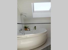 Duplex precioso con jacuzzi, sauna y chimenea .